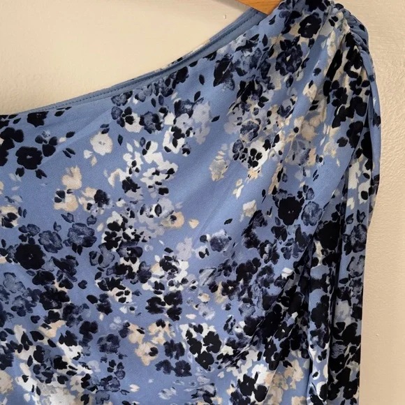 WHBM Elegant Off-The-Shoulder Bodycon Midi Dress with a sophisticated design. - Picture 13 of 15